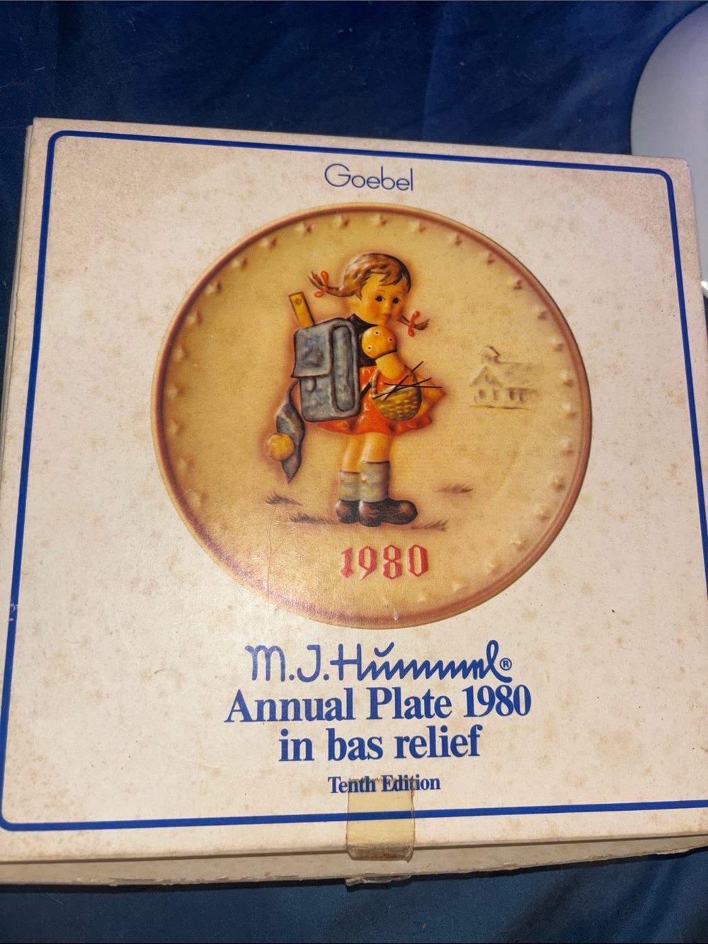 Goebel M.I. Hummel 1980 Annual Plate — Cream, Brown, Orange, Blue